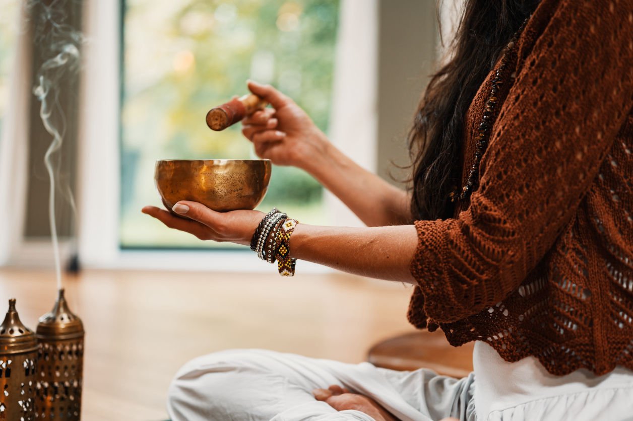 Make your own Midsummer incense.